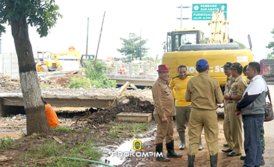 Sering Menyumbat Arus Sungai, Pemkab Pati Bongkar Jembatan di Jalan Pati - Juwana